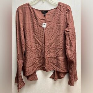 NWT Express Blouse V-Neck Textured Animal Print Long Bell Sleeve Pink/Rose Small
